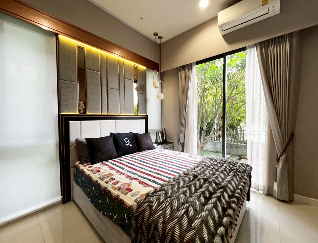 House with Shared Pool in Srinakarin 